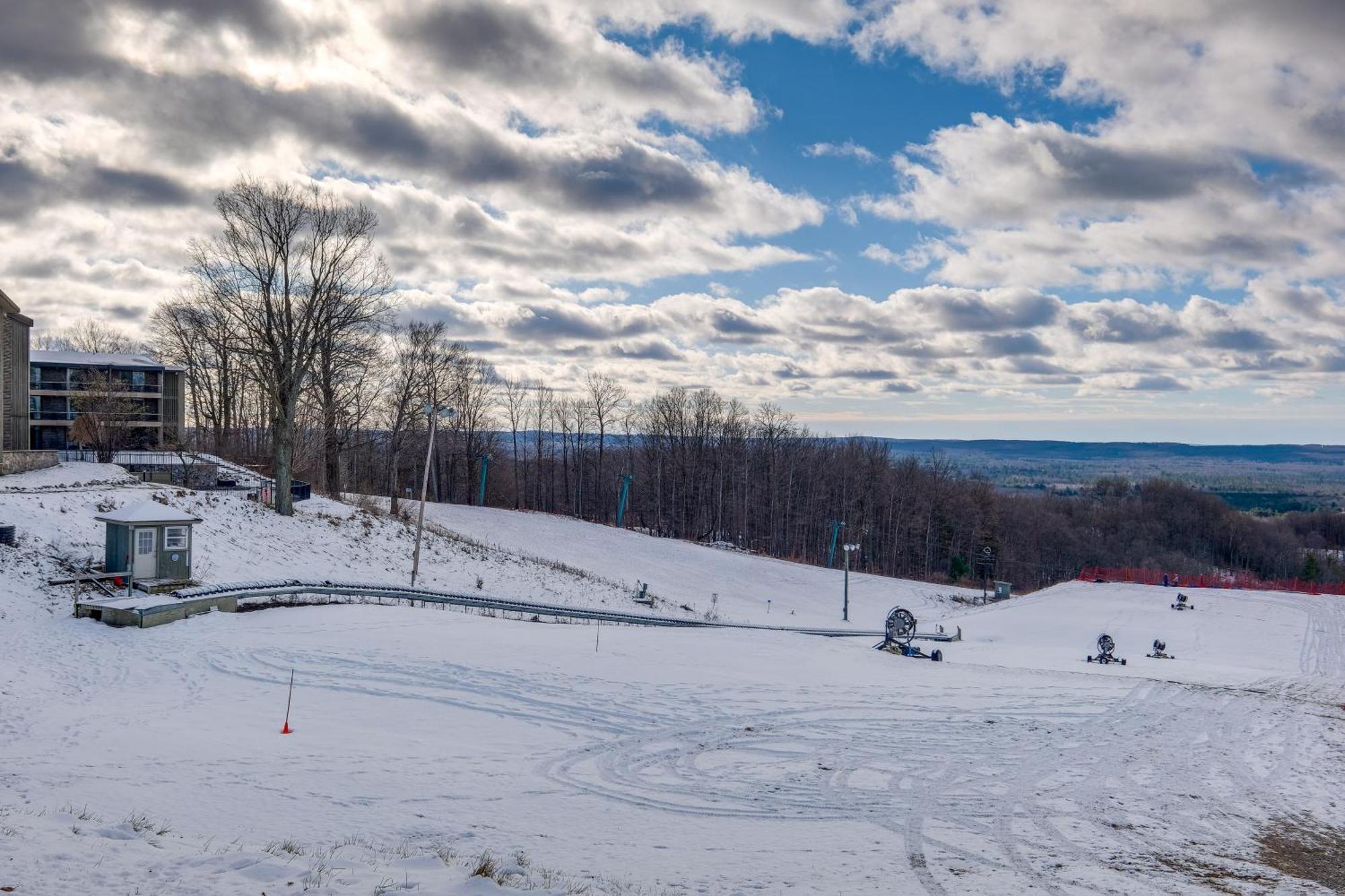 Bellaire Condo - Walk To Shanty Creek Resort! Bagian luar foto